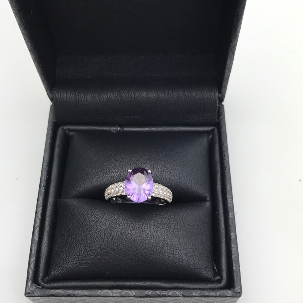 Ring - Picture 2 of 2